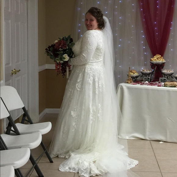 Mori Lee wedding dress - Picture 5 of 13